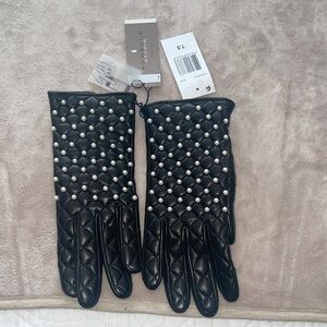 Elegant Black Quilted Gloves with Pearl Accents